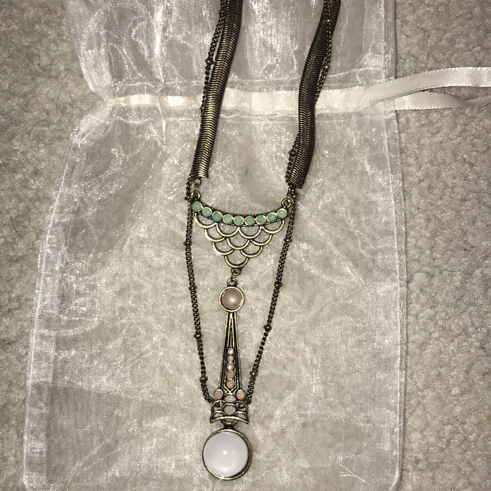 Long necklace with precious stones